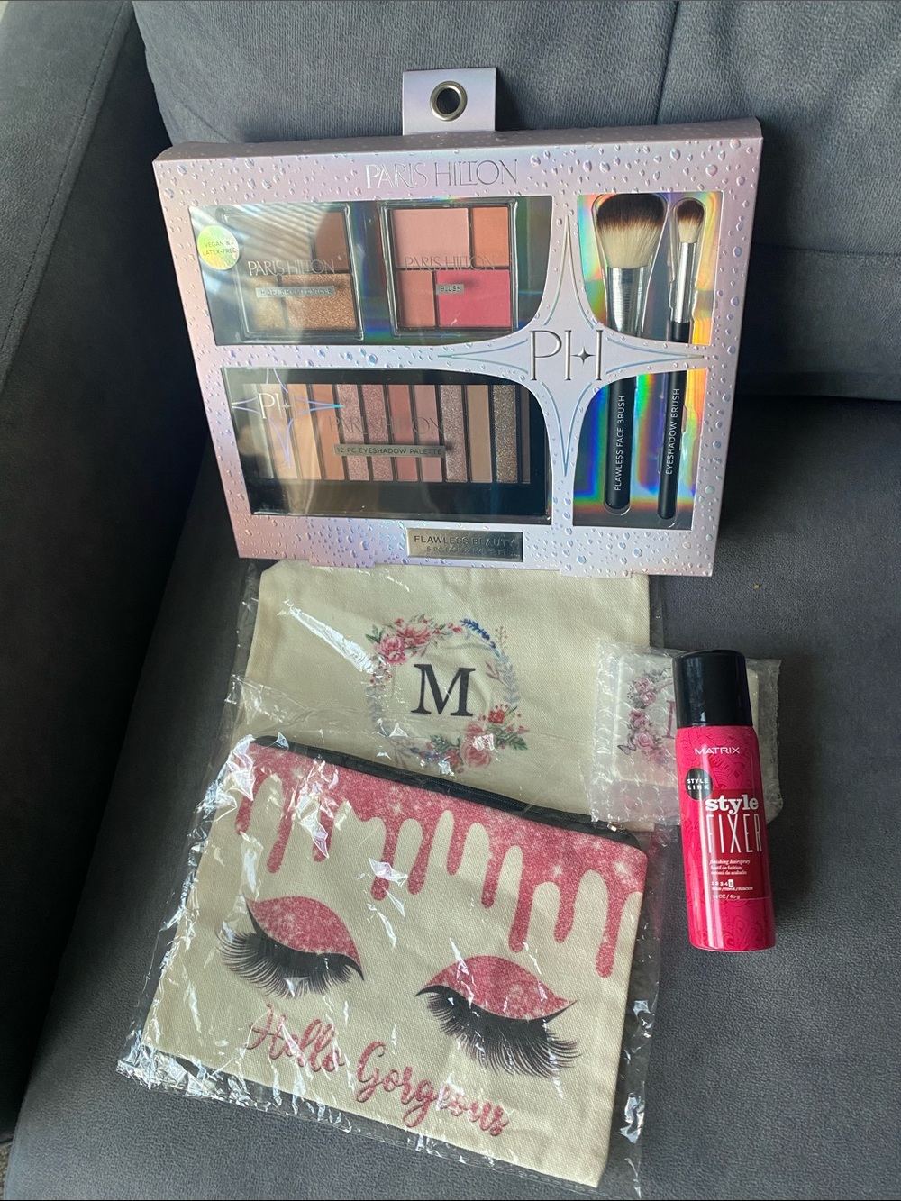 Bundle Paris Hilton 5 flawless Beauty of makeup bags mirror